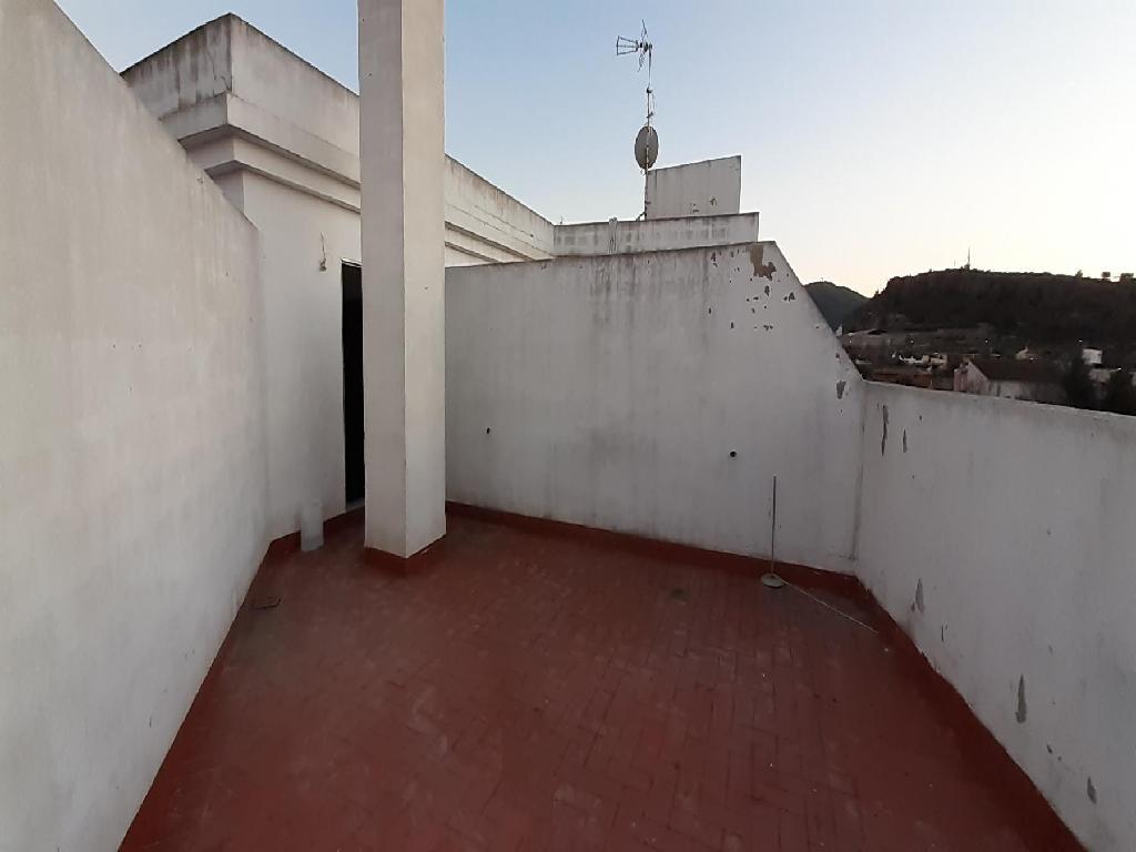 DEED BEFORE 31-12-2021 AND WE PAY YOU THE NOTARY FEES. Penthouse with solarium. 2 bedrooms. Garage and Storage Room. Vilamarxant (Valencia.
