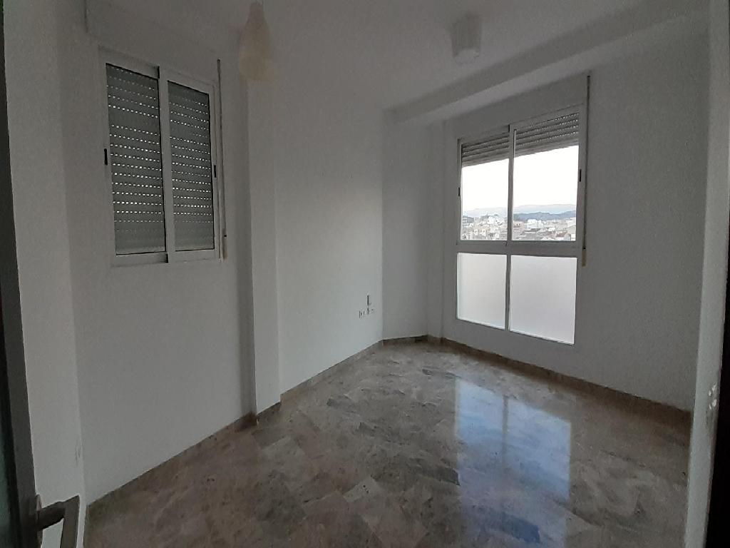 DEED BEFORE 31-12-2021 AND WE PAY YOU THE NOTARY FEES. Penthouse with solarium. 2 bedrooms. Garage and Storage Room. Vilamarxant (Valencia.