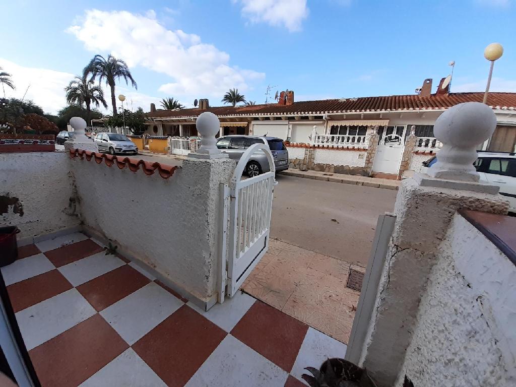 Huis 61m2, 2 slaapkamers, 1 badkamer. 2 verdiepingen. Met patio, dicht bij het strand. In Urbanizac. Estrella del Mar (El Algar), Cartagena (Murcia)