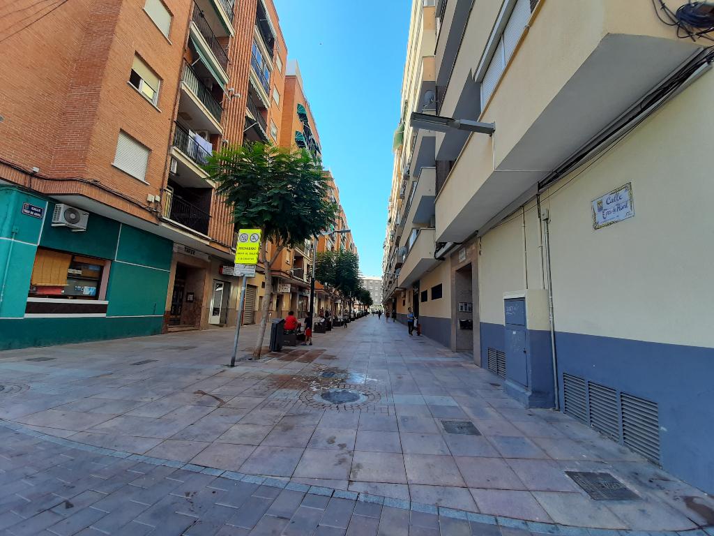 98m2 appartement, 3 slaapkamers, 1 badkamer. 5e plaats met lift en terras, in Molina de Segura (Murcia)