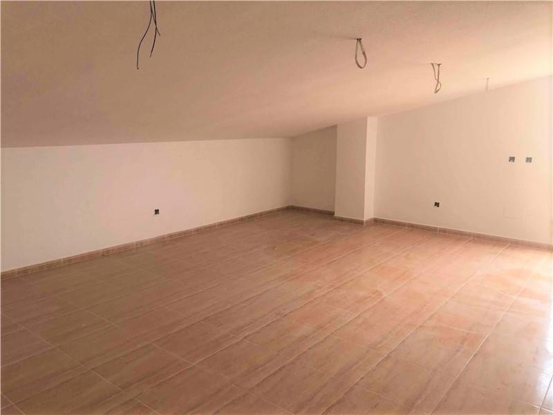 Duplex appartement, 2 verdiepingen. 110m2 handig. Doorschijnende zolder. Terras 19m2. Garage en berging. In Torreaguera gebied (Murcia).