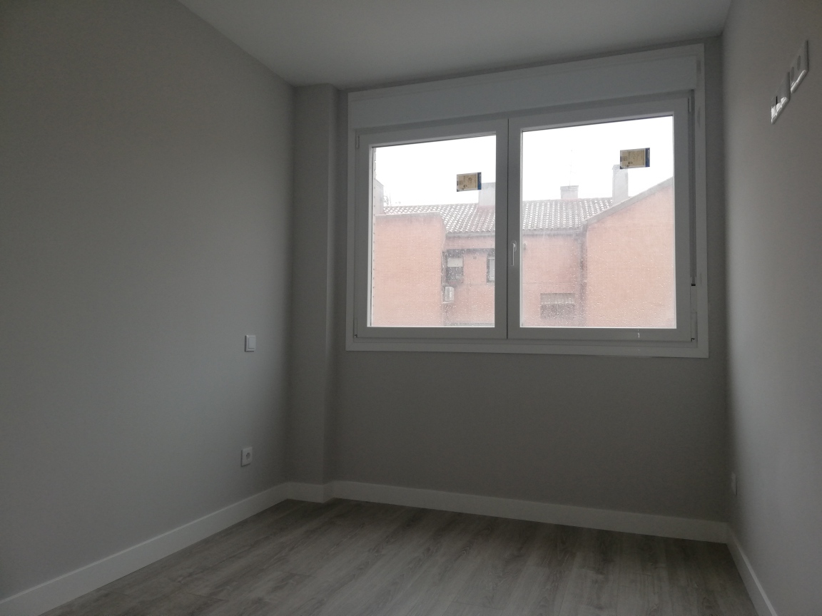 Venta de Piso a ESTRENAR con plaza de garaje y trastero incluidos, en Calle Pico de Beriáin , Villa Vallecas (Madrid). FACILIDADES DE PAGO..