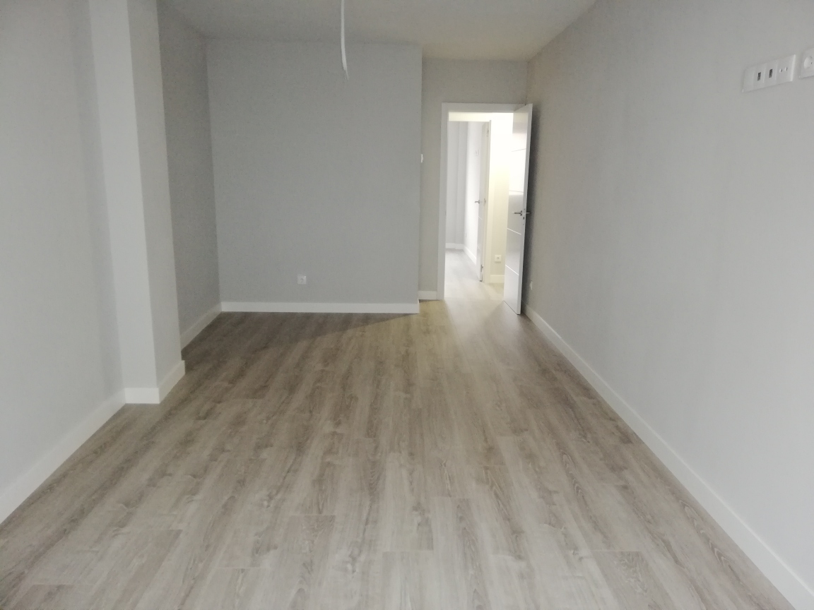 Venta de Piso a ESTRENAR con plaza de garaje y trastero incluidos, en Calle Pico de Beriáin , Villa Vallecas (Madrid). FACILIDADES DE PAGO..