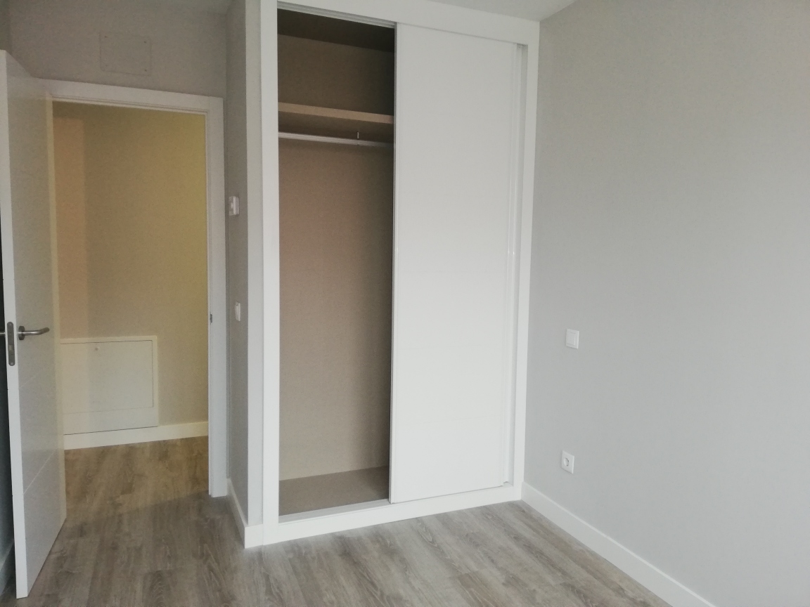 Venta de Piso a ESTRENAR con plaza de garaje y trastero incluidos, en Calle Pico de Beriáin , Villa Vallecas (Madrid). FACILIDADES DE PAGO..