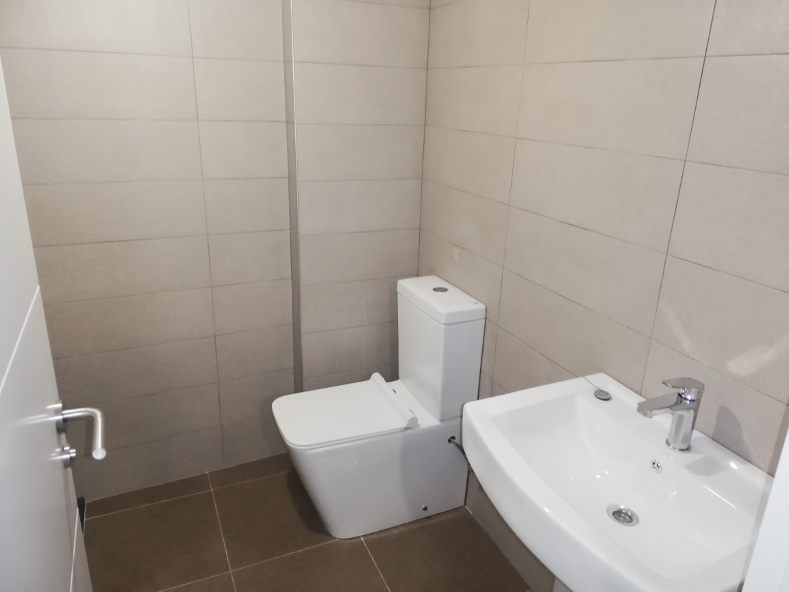 Venta de Piso a ESTRENAR con plaza de garaje y trastero incluidos, en Calle Pico de Beriáin , Villa Vallecas (Madrid). FACILIDADES DE PAGO..