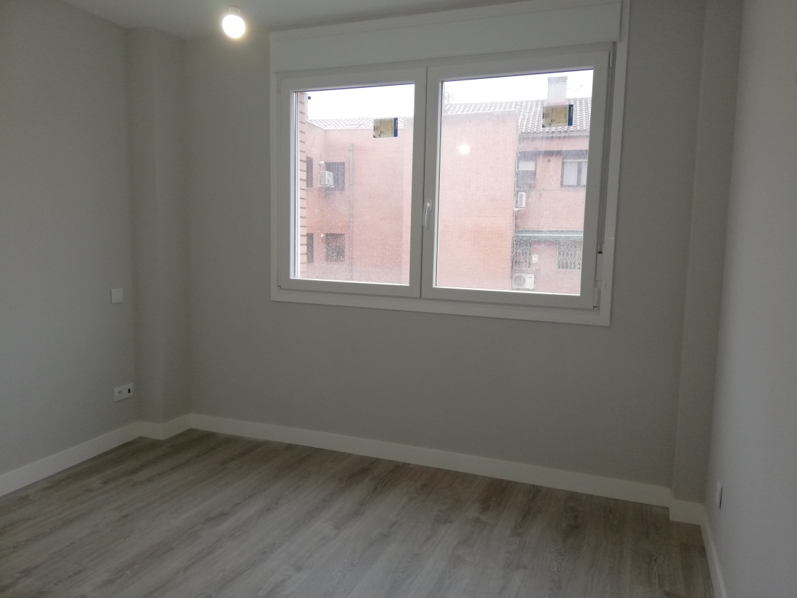 Venta de Piso a ESTRENAR con plaza de garaje y trastero incluidos, en Calle Pico de Beriáin , Villa Vallecas (Madrid). FACILIDADES DE PAGO..