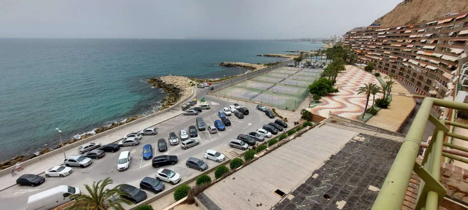 Piso en venta en calle sol naciente. residencial apartahotel garajes (Alicante/Alacant) por 275.000€ con 176m² y 3 habitaciones..