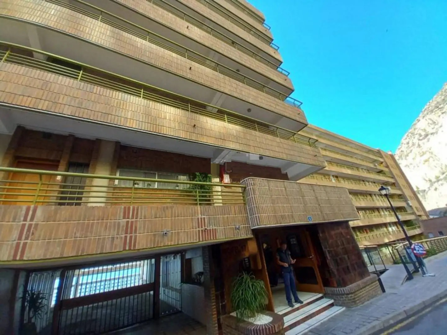 Apartment for sale in "Rising sun Street". residential aparthotel garages (Alicante/Alacant) for €275,000 with 176m² and 3 bedrooms..