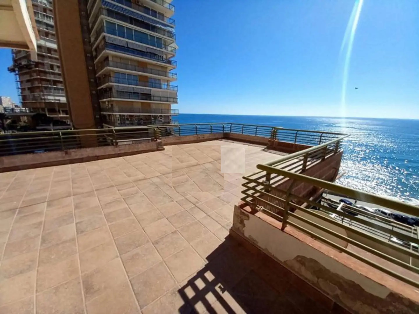Piso en venta en calle sol naciente. residencial apartahotel garajes (Alicante/Alacant) por 275.000€ con 176m² y 3 habitaciones..