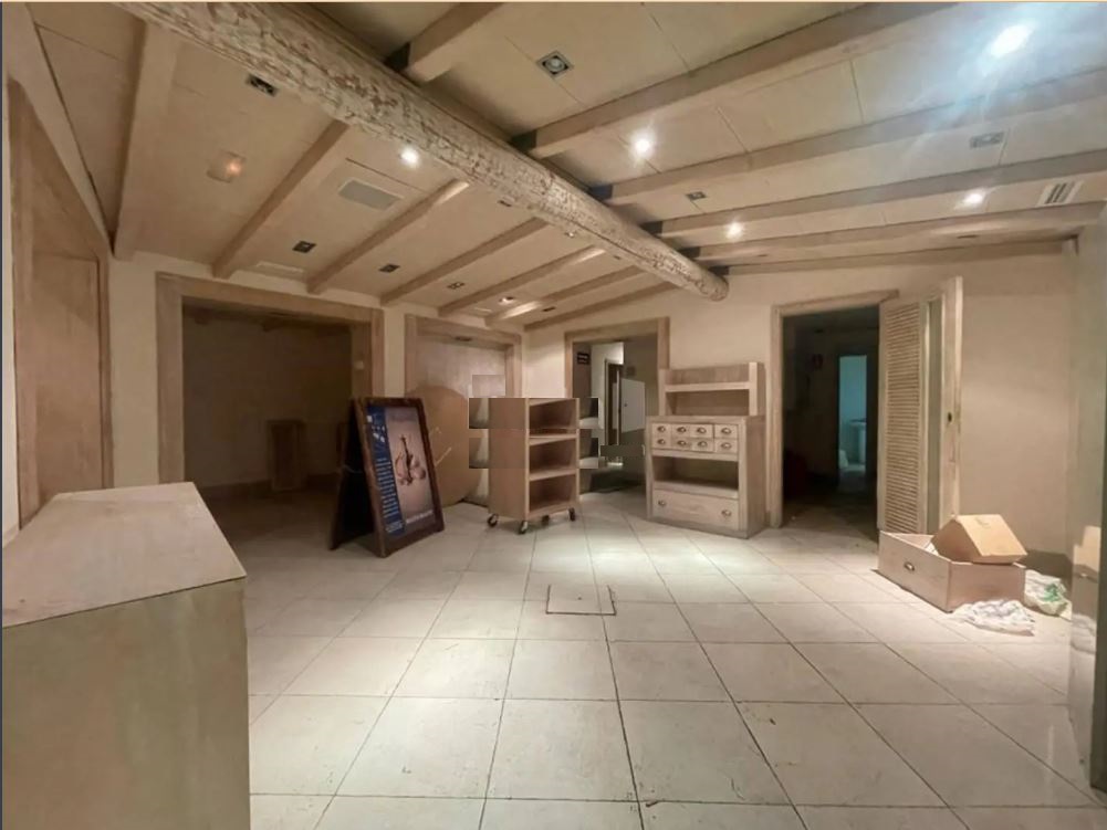 Venta de Local en Calle Carmen Calzado Alcalá de Henares (Madrid)