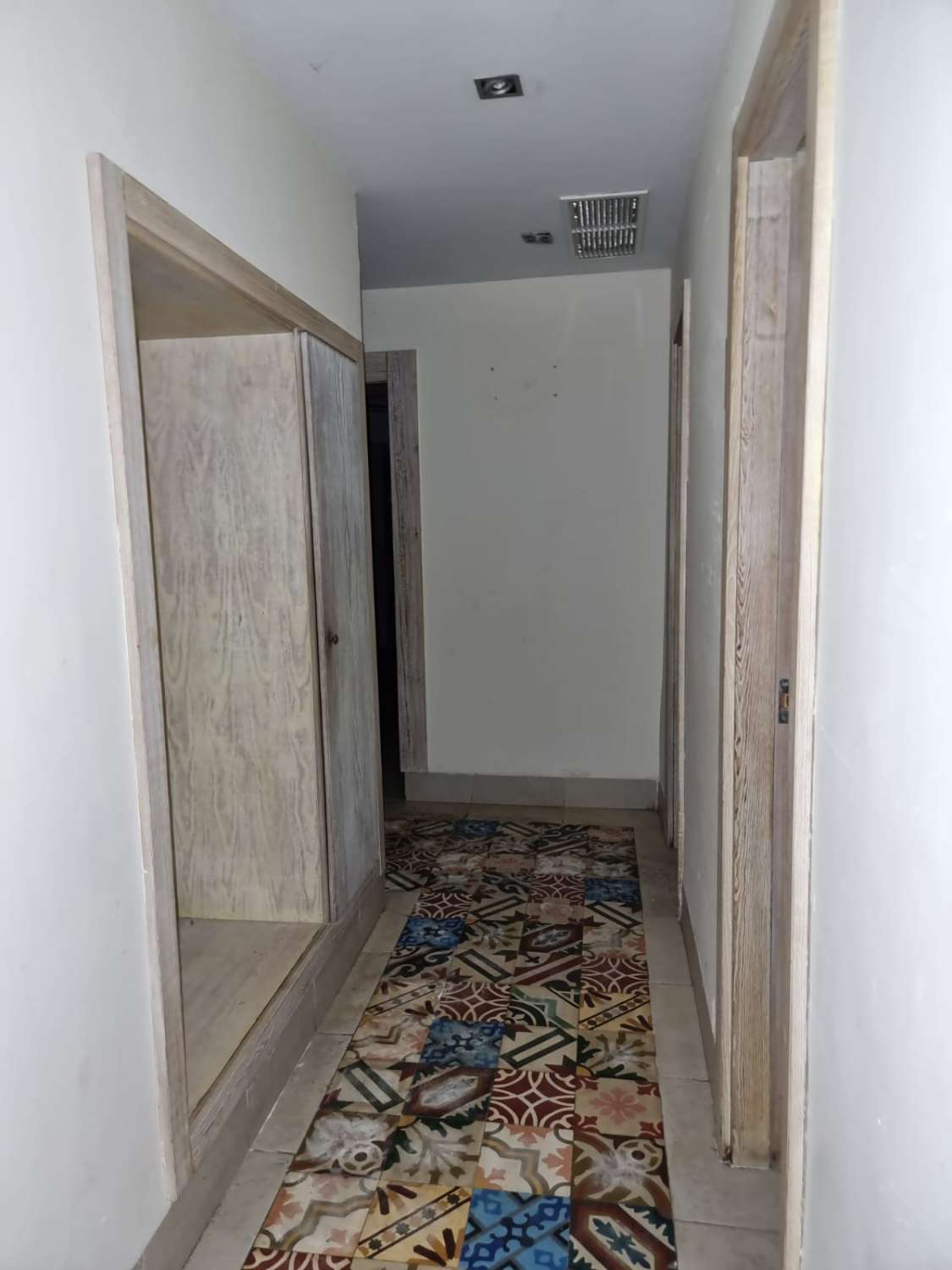Venta de Local en Calle Carmen Calzado Alcalá de Henares (Madrid)