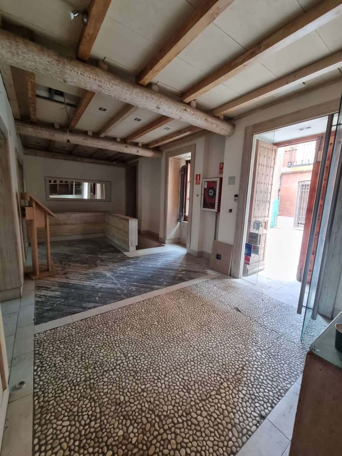 Venta de Local en Calle Carmen Calzado Alcalá de Henares (Madrid)