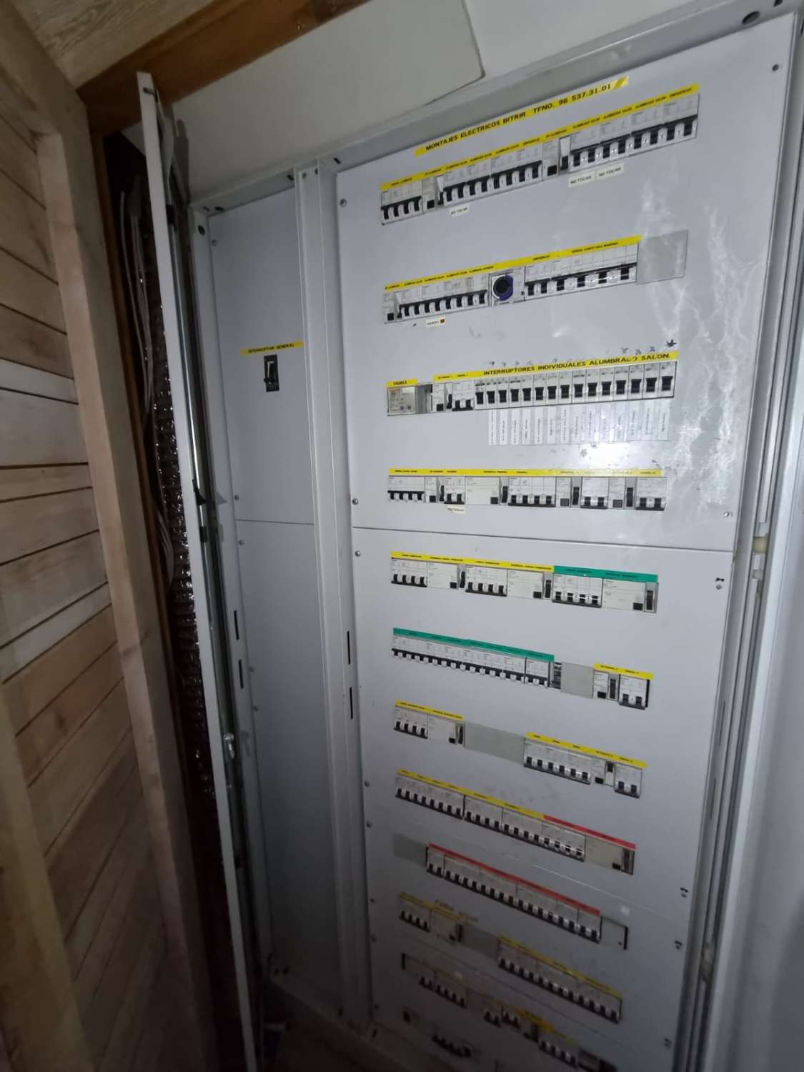 Venta de Local en Calle Carmen Calzado Alcalá de Henares (Madrid)