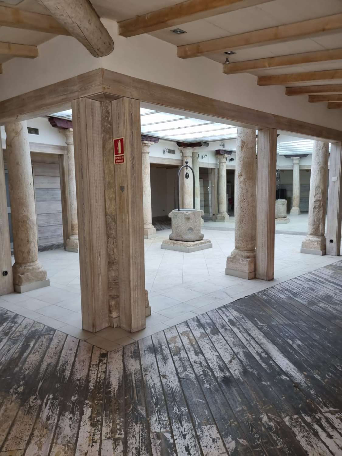 Venta de Local en Calle Carmen Calzado Alcalá de Henares (Madrid)