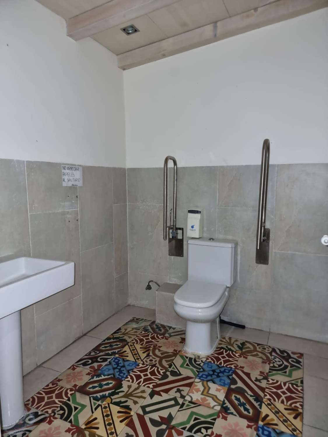 Venta de Local en Calle Carmen Calzado Alcalá de Henares (Madrid)