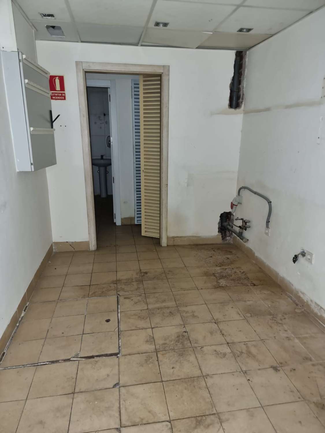 Venta de Local en Calle Carmen Calzado Alcalá de Henares (Madrid)
